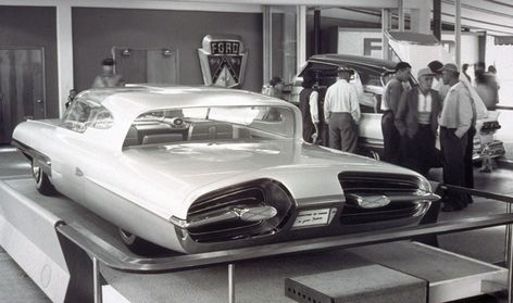 The 1950s cars of tomorrow featured ideas with the promise of progress during the jet age. Check out these lesser-known concept cars. Vintage Concept Cars, Chrysler Turbine, Concept Cars Vintage, Art Deco Car, Vintage Concept, Show Cars, Ford Van, Carroll Shelby, Retro Future