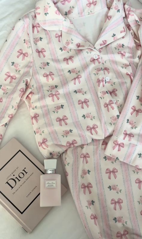 Coquette Pajama Set, Cute Pijamas Coquette, Old Money Pajamas, Coquette Pyjamas, Dior Pajamas, Coquette Pjs, Pink Christmas Pajamas, Pink Pijama, Pj Aesthetic