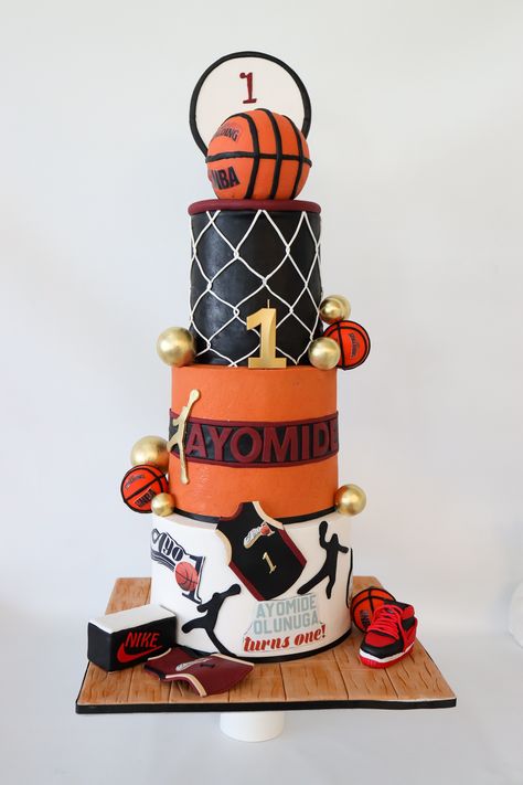 Rookie Of The Year First Birthday Cake Basketball, Basketball And Baseball Cake, Michael Jordan Cake Ideas, Basketball Birthday Cakes For Boys, Nba Cakes Birthday, Basketball Theme Birthday Cake, Basketball Themed Cakes, Basketball Cake Ideas Boys, Basketball Cake Design