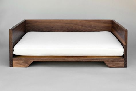 Bricker_and_Beam_modern_dog_beds3 Wood Dog Bed, Pallet Dog Beds, Dog House Bed, Diy Dog Bed, Dog Rooms, Wood Dog, Wood Tones, Modern Dog, Dog Furniture