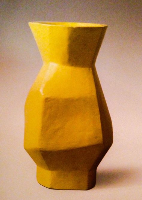 Vase Inspiration, Life Drawing Reference, Copper Vase, Sculptures Céramiques, Alberto Giacometti, Object Drawing, Square Vase, Keramik Design, Gold Vases