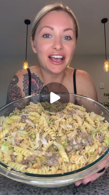 Shay Click on Instagram: "THE BEST MACRO FRIENDLY BIG MAC PASTA SALAD EVER 🔥🍝🥗🍔

Makes 8 servings:
Macros per serving: 329 cals, 22P, 55C, 3F" Big Mac Pasta Salad Recipe, Macro Friendly Potluck Recipes, Protein Pasta Salad Recipes, Big Mac Pasta Salad, Mac Pasta Salad, Big Mac Pasta, Big Mac Bowl, Protein Entrees, Protein Puddings