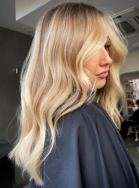 30 Inspo Pictures of Light Blonde Hair for You to Make the Big Move Blonde Highlights Natural Hair, Highlights Natural Hair, Blonde Highlights Natural, Pictures Of Light, Butter Blonde Hair, Light Blonde Balayage, Warm Blonde Hair, Blonde Lowlights, Highlights Natural