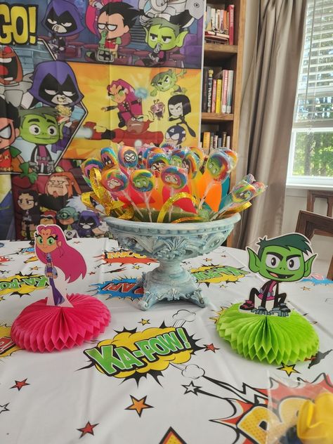 Teen Titans diy lolipops using paper and printable cutouts by varekai✨️ Teen Titans Decoration, Teen Titans Birthday Party, Printable Cutouts, Birthday Themes For Adults, Birthday Themes, Teen Titans Go, Teen Titans, Birthday Theme, Birthday Parties