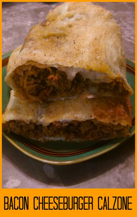 Cheeseburger Calzone, Homemade Calzone, Bacon Cheese Burger, Philips Air Fryer, Meat Bread, Calzone Recipe, Chicken Fried Rice Recipe, Crock Pot Ideas, Pizza Calzones