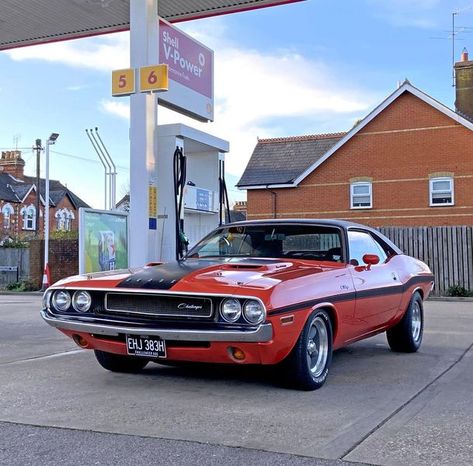 Dodge Challenger Hellcat 1970, Challenger Dodge 1970, 70s Dodge Challenger, Classic Dodge Challenger, 1970s Dodge Challenger, 1972 Dodge Challenger, Old Dodge Challenger, 70s Challenger, Dodge Challenger 1969