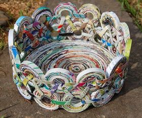 Magazine Bowl, Recycled Paper Art, Recycled Magazine Crafts, Recycled Paper Crafts, Diy Newspaper, Recycle Newspaper, Recycled Magazine, Recycled Magazines, Folding Origami