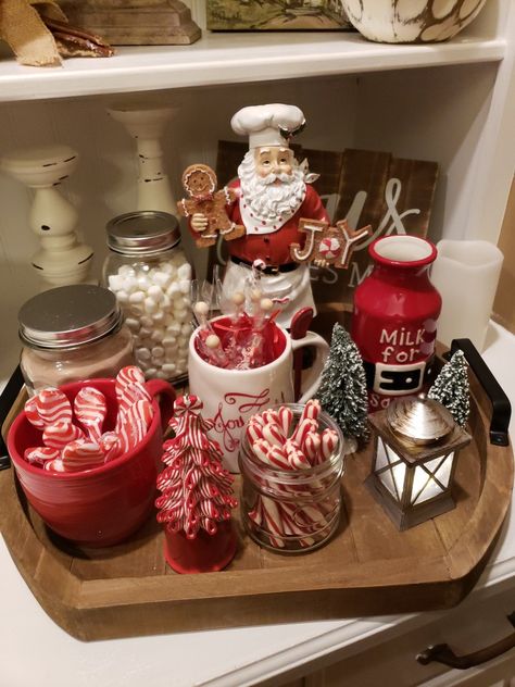 Hot Chocolate Decoration Ideas, Coca Bar Ideas, Christmas Hot Chocolate Bar Decorations, Christmas Hot Chocolate Bar Kitchen, Hot Chocolate Bar Decor, Hot Chocolate Bar Christmas, Chocolate Bar Ideas, Hot Chocolate Bar Ideas, Hot Chocolate Decor