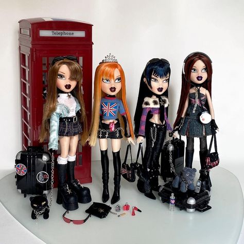 ༺☆༻ | ♱ bratz pretty n punk 🇬🇧 #bratzliveinconcert #bratzspaceangelz #dollcollector #dollootd #bratzdolls #bratzdoll #bratzcloe #bratzyasmin… | Instagram Bratz Pretty N Punk, Bratz Yasmin, Scene Ideas, Bratz Doll, Pretty Dolls, Collector Dolls, Photoshoot Ideas, Monster High, Fashion Dolls