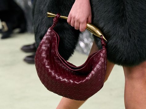 Handbag Heaven, Fancy Bags, Winter 2022, Fall 2022, One Bag, Cute Bags, Handle Bag, Vanity Fair, Leather Clutch