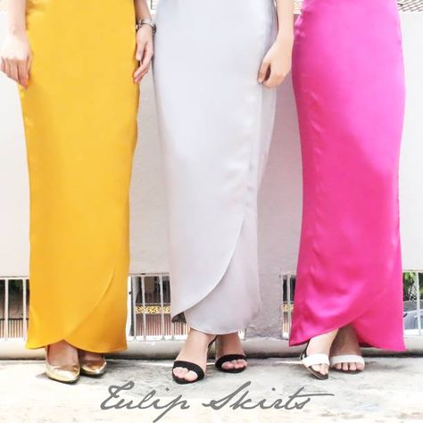 Adila Long's tulip skirt looks like a dream. Theatrical Romantic Style, Skirt Looks, Tulip Skirt, Modest Wear, Traditional Modern, Fashion People, Romantic Style, Pants Pattern, Skirt Pattern