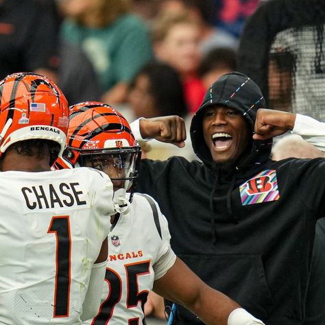 Cincinatti Bengals, Tee Higgins, Cincinnati Bengals Football, Hype Men, Bengals Football, High Characters, Sweet Tee, Monster High Characters, Josh Hutcherson