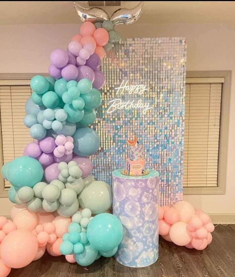 Mermaid Shimmer Wall, Simple Mermaid Decor Birthday, Mermaid Party Balloons, Mermaid Backdrop Ideas, Mermaid Balloon Backdrop, Mermaid Birthday Backdrop, Mermaid Balloon Garland, Shimmer Backdrop, Aaliyah Birthday