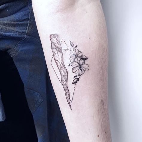 Buffy’s stake minimal Stake Tattoo, Buffy Tattoo, Collab Ideas, Enough Tattoo, Vampire Tattoo, Slayer Tattoo, Gay Tattoo, Nerdy Tattoos, Monster Tattoo