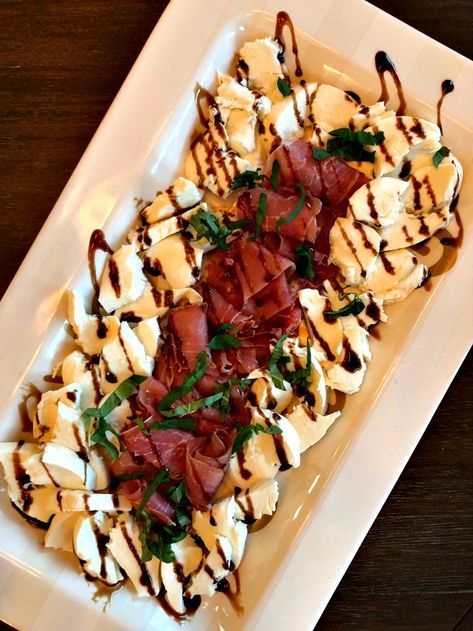 Mozzarella And Prosciutto Appetizers, Prosciutto Mozzarella Appetizer, Mozzarella Prosciutto Appetizer Recipes, Appetizers With Fresh Mozzarella, Sliced Mozzarella Appetizers, Mozzarella Appetizers Appetizer Ideas, Mozzarella Recipes Appetizers, Easiest Appetizers Ever, Fresh Mozzarella Recipe Appetizers