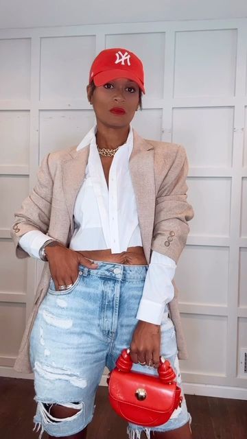 Button Up With Shorts Black Women, Combat Boots And Shorts Outfit, Denim Shorts And Boots Outfit Fall, Bermuda Shorts Outfit Fall, Styling Blazers Women Casual, Oversize Blazer Outfits For Women, Miami Fashion Outfits, Brazilian Style Outfits, Cute Lunch Outfits