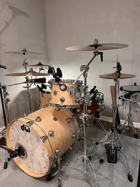 Drum Room Ideas, Drums Set, Drums Wallpaper, Drums Studio, Drums Music, Drum Room, Dw Drums, Drum Sets, Drum Music