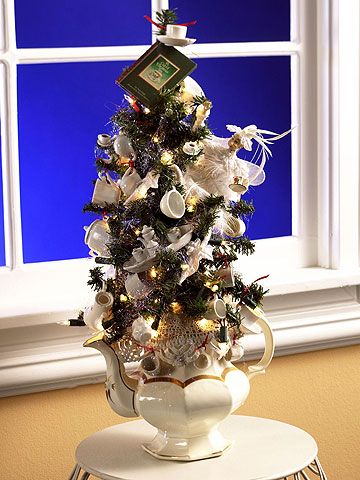 Tea Time Shabby Christmas, Tabletop Christmas Tree, Christmas Tree Inspiration, Christmas Post, Christmas Tea, Christmas Tree Themes, Christmas Is Coming, Christmas Joy, Christmas Inspiration