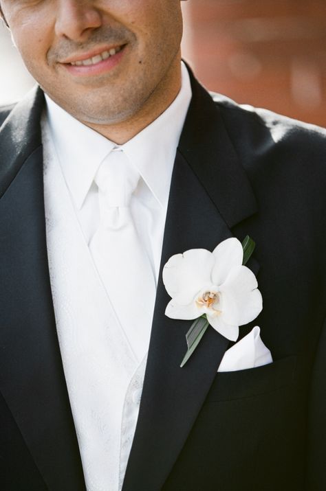 White Flower Boutonniere Grooms, Flowers For Groom, Orchid Boutonniere Wedding, Orchid Boutineer, White Orchid Boutonniere Wedding, White Orchid Boutonniere, Orchid Corsage And Boutonniere, Pink Orchid Boutonniere, Orchid Buttoniere