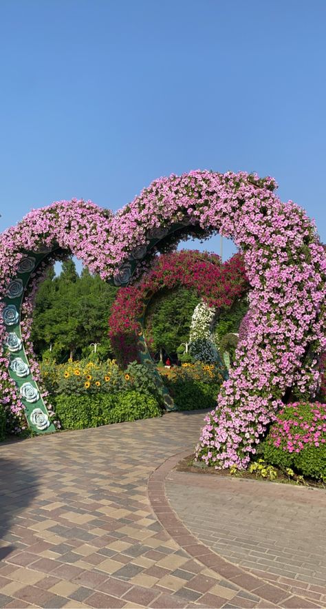 visit dubai miracle gardens heart floral flowers gardens summer sun pink purple foliage travel aesthetic pretty flowers places to visit Dubai Flower Garden, Miracle Garden Dubai, Wallpaper Unique, Purple Foliage, Heart Garden, Miracle Garden, Dubai Aesthetic, Aesthetic Pretty, Luxury Car Rental