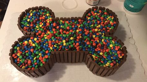 Paw Patrol Bone Kit Kat Cake Birthday Cake For Boys, Birthday Cake Boys, Paw Cake, Ideas For Birthday Cake, Kit Kat Cake, Paw Patrol Birthday Cake, Birthday Wishes For Mom, Birthday Party Snacks, Leo Birthday