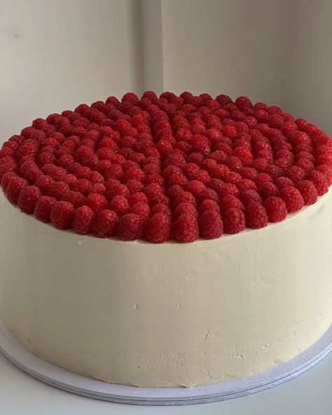 Simple yet effective 😍😍😍 . . . . #deesbasement #bts #london #reels #explore #cakedecorating #pov #raspberrycake London Reels, Wedding Cake Raspberry, Abstract Cake, Italian Wedding Cake, Cake Raspberry, Italian Wedding Cakes, Raspberry Cake, Cake Inspo, Cake Wedding