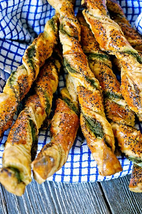 Pesto Black Pepper Pancetta Breadsticks - these crunchy, buttery, puff pastry breadsticks are twisted and layered with all sorts of goodies. From a wonderful Lemon Cashew Pesto I made, to salty, crispy rendered pancetta and then a generous dusting of black pepper. Easy Easter Dinner, Easter Dinner Menus, Easter Food Appetizers, Easter Dinner Recipes, Meat Dinners, Best Food Ever, Easter Dinner, Breadsticks, Savory Snacks