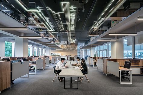 LYCS architecture designs a headquarters for baoye group in shanghai Office Pictures, Virtual Office, Office Layout, Internet Of Things, Open Office, Coworking Space, Philippe Starck, Work Environment, Modern Office