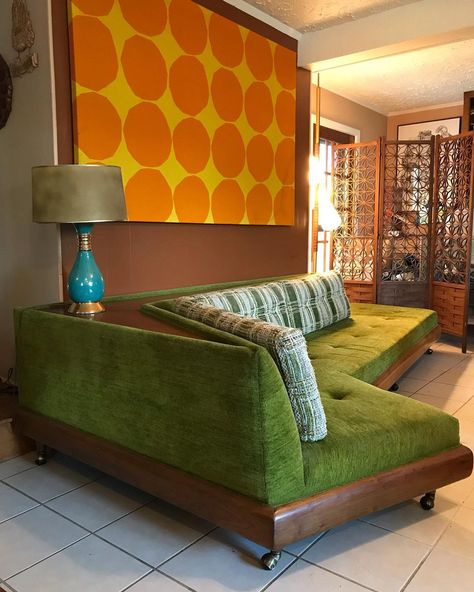 Hakaar's Bazaar | SOLD! 🔥 Adrian Pearsall Boomerang Sofa 🔥 WOW!!! This piece is an absolute stunner😻 Original fabric in a velvety green and tweed-like… | Instagram Boomerang Sofa, Adrian Pearsall Sofa, Foyer Furniture, Adrian Pearsall, Mcm Decor, Mid Century Sofa, Furniture Vintage, Decorating Style, Mid Century House