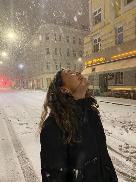 Vienna Winter Aesthetic, Vienna Christmas Aesthetic, Vienna Photo Ideas Winter, Snow In Hair, Vienna Snow, Vienna Photo Ideas, Winter Vienna, Vienna In Winter, Winter In Vienna