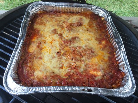 Lasagna on the Big Green Egg - http://www.greeneggblog.com/lasagna-on-the-big-green-egg/ Smoked Dinner, Smoked Lasagna, Big Green Egg Smoker, Egg Smoker, How To Cook Lasagna, Egg Bbq, Lasagna Recipe With Ricotta, Green Egg Grill, Frozen Lasagna