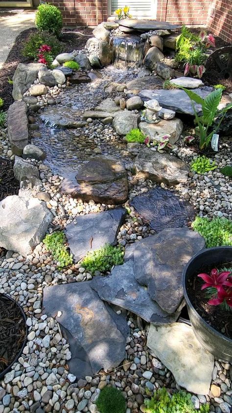 Diy Ponds Backyard, Pondless Waterfall, Kolam Koi, Garden Pond Design, Outdoor Water Features, Diy Garden Fountains, Garden Waterfall, Rock Garden Design, Pond Landscaping