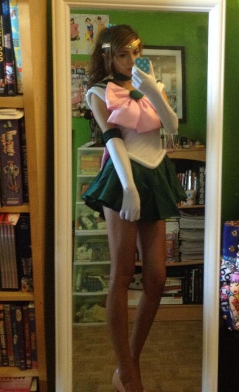 Sailor Jupiter crossplay selfie Sailor Jupiter Cosplay, Powerpuff Girls Characters, Moon Cosplay, Sailor Moon Cosplay, Princess Cosplay, Female Transformation, Sister Outfits, Sailor Jupiter, Boys Wear