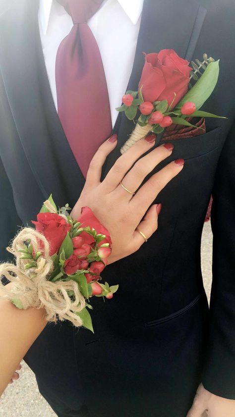 Prom Corsage Red, Rustic Corsage, Maroon Roses, Maroon Prom, Red Rose Boutonniere, Red Corsages, Red Boutonniere, Black Corsage, Homecoming Corsage