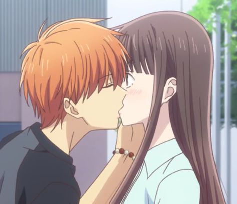 Kyo Manga, Aot Gifs, Fruits Basket Kyo, Kyo And Tohru, Fruits Basket Manga, Tohru Honda, Basket Anime, Futurisme Retro, Tous Les Anime