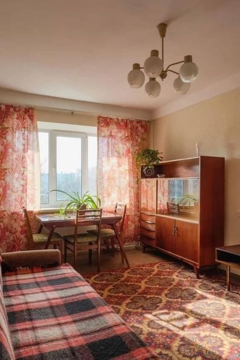 Soviet Apartment, Russian Interiors, Interior Vintage, Flat Interior, Interior Windows, Apartment Aesthetic, Vintage Interiors, Retro Home, Room Aesthetic