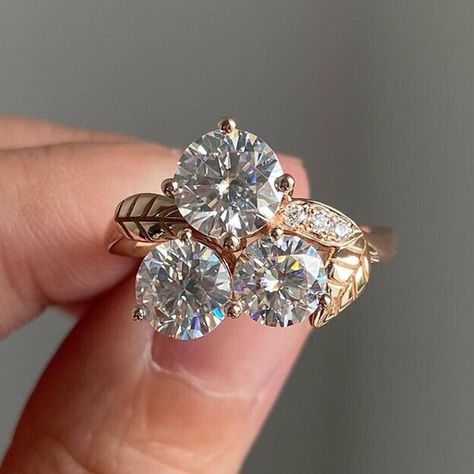 Genuine Moissanite Jewellery Bride Wedding Ring, Ring Leaf Design, Trilogy Diamond Ring, Three Stone Wedding Ring, Round Solitaire Ring, Round Solitaire Rings, Stone Wedding Ring, Ring Three Stone, Classic Engagement Ring