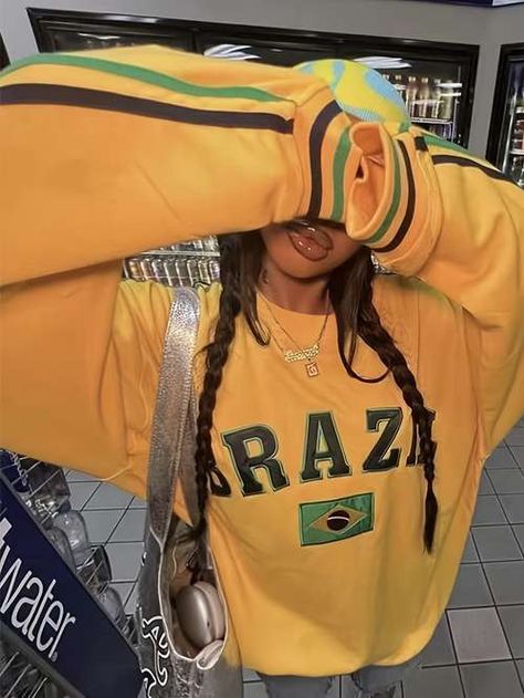 Brazil Shirt Outfit, Brazil Shirt, Preppy Mode, Sweatshirt Y2k, Y2k Long Sleeve, Shiny Pants, Estilo Preppy, Fall Winter Wardrobe, Pink Sweatshirt