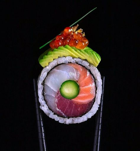 Sushi Photography, Japanese Food Sushi, Make Sushi, Sushi Art, Kitchen Aesthetic, How To Make Sushi, Easy Food Art, Moroccan Food, Sushi Recipes