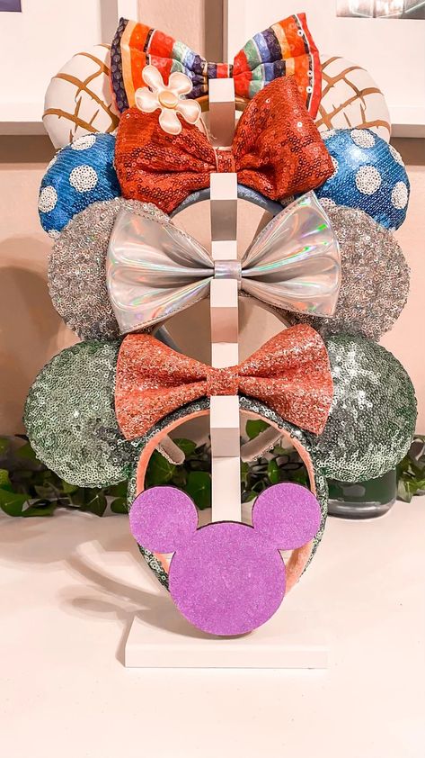 Minnie Mouse Ears Display Party Ideas, Disney Headband Display, Mickey Ear Display, Disney Ear Storage, Minnie Ears Display, Disney Ears Display Wall, Mickey Ears Display, Disney Ears Display, Disney Ear Display