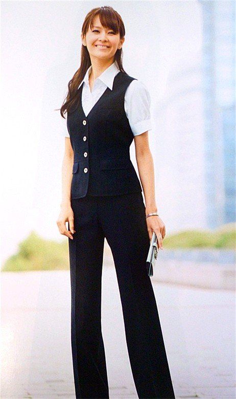 Cute Hostess Outfit Restaurant, Hostess Outfit, Bartender Outfit, Waitress Outfit, Best Casual Dresses, Professional Outfits Women, Office Outfits Women, Work Uniforms, Interview Outfit