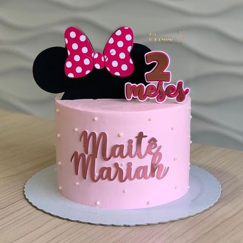 Maia Confeitaria on Instagram: "Tão delicadinho 😍💖 . . . . . . #minnie #minnierosa #bolominnierosa #mesversariominnie #confeitaria #chantininho #portovelho" Simple Minnie Mouse Cake, Minnie Y Mickey Mouse, Bolo Minnie, Minnie Mouse Cake, Do Baby, Mini Mouse, Pink Cake, White Cake, Lemon Cake