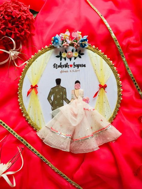 Gift for her , weddings India, handmade with love , wedding da season Handmade Gifts For Wedding Couple, Handmade Gift For Couple, Embroidery Wedding Card, Wedding Embroidery Hoop, Embroidery Hoop Art Diy, Wedding Hoop, Bridal Gift Wrapping Ideas, Embroidery Hoop Wall Art, Embroidery Wall Art