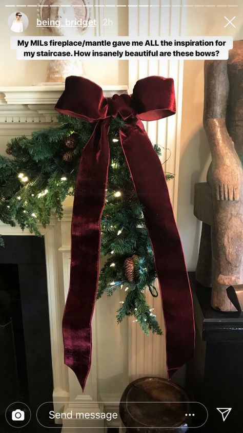 Velvet bows Tree Decoration Ideas, Christmas Tree Bows, Christmas Decor Inspiration, Classy Christmas, Christmas Interiors, Christmas Tree Inspiration, Christmas Mantle, Trendy Tree, Christmas Mantels