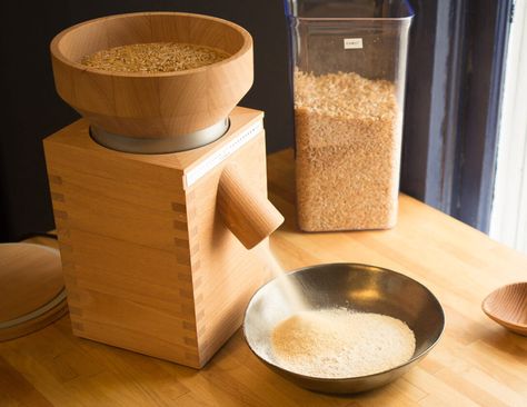 How To Make Flour, Homemade Flour, Grain Mill, Whole Grain Flour, Flour Mill, Mother Earth News, Low Waste, How To Make Homemade, Cafe Food