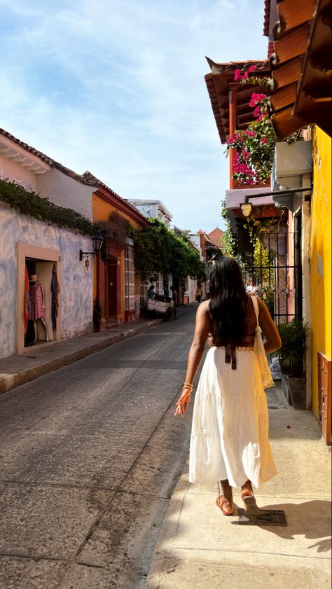 Travel, colombia, black girls, black girls travel, medellin, colombian coffee, architecture, colombian architecture, summer, summer day, summer activity, sttolling Colombian Aesthetic, Colombian Architecture, Colombia Aesthetic, Digital Universe, Colombia Country, Columbia Country, Travel Colombia, Colombian Girls, Travel Mood