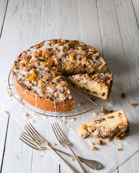 If you like your coffee cake with a little kick, try this rum-soaked raisin-studded treat. Raisins Desserts, Rum Glaze Recipe, Cake With Raisins, Rum And Raisin Cake, Raisin Cake, Raisin Recipes, Spring Baking, Rum Raisin, Raisin Bread