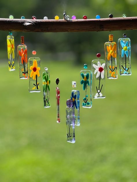 Glassymountainarts - Etsy Fused Glass Wind Chimes, Stained Glass Wind Chimes, Windchimes Diy, Glass Yard Art, Fused Glass Flowers, Glass Windchimes, Carillons Diy, Microwave Kiln, Light Healing