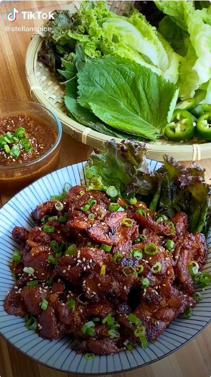 Lettuce Kimchi, Korean Recipes Authentic, Bulgogi Recipe, Spicy Pork, Bulgogi, Korean Bbq, Pork Dishes, Asian Cooking, Food Videos Cooking