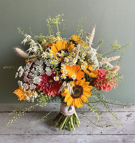 Bright Summer Floral Arrangements, Sunflower Dahlia Bouquet, Zinnia Sunflower Bouquet, Sunflower And Dahlia Bouquet, Sunflower Daisy Wedding, Wedding Bouquets Dahlia, Sunflowers And Dahlias, August Bouquet, Sunflower Bouquet Wedding